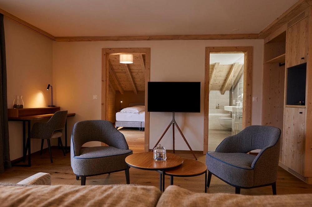 Hotel Alpenland Gstaad Exteriör bild