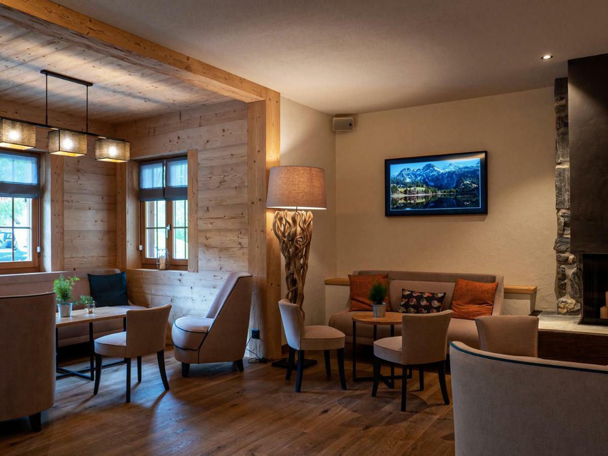 Hotel Alpenland Gstaad Exteriör bild